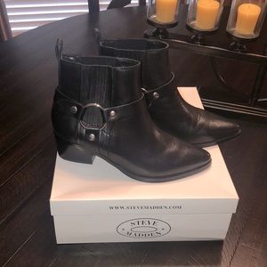 Steve Madden Powerful Black Leather Booties size 7